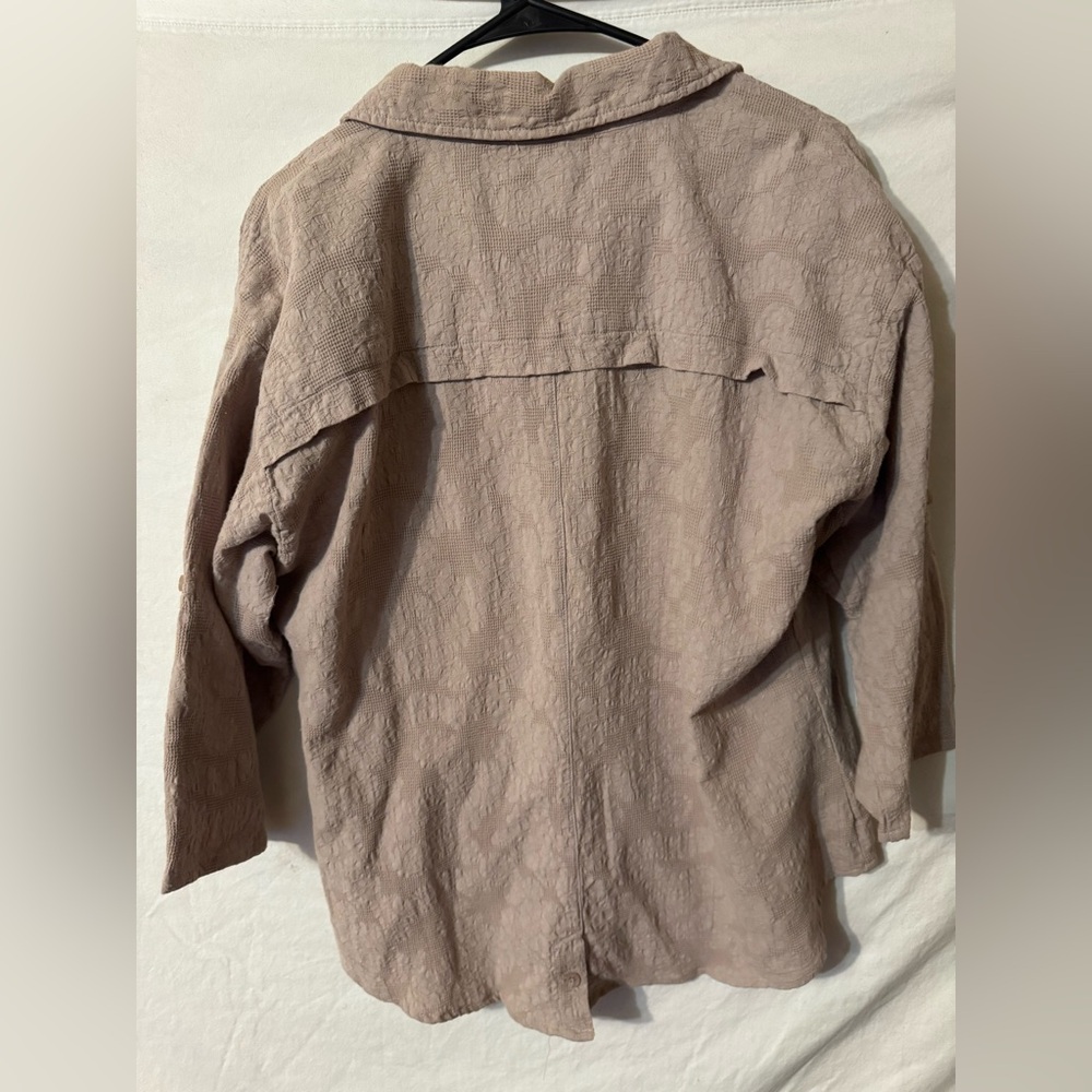 Textured Button-Up Shirt - Picture 2 of 3